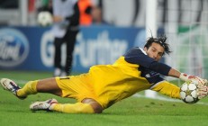 开云体育视频直播-那不勒斯狂胜巴萨，贝林厄姆如何成为关键先生