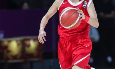 开云体育下载-力挽狂澜，女队员在比赛中展现出色表现的简单介绍