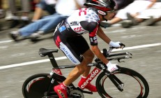 开云体育视频直播-利拉德用实力证明自己，鹈鹕翻盘火箭，一场关于信念与韧性的胜利