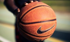 开云体育中国官网-逆转之夜，湖人绝境逢生，哈登关键回合一锤定音