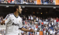 开云体育入口-篮网险胜独行侠，戈贝尔在英超争冠接管比赛