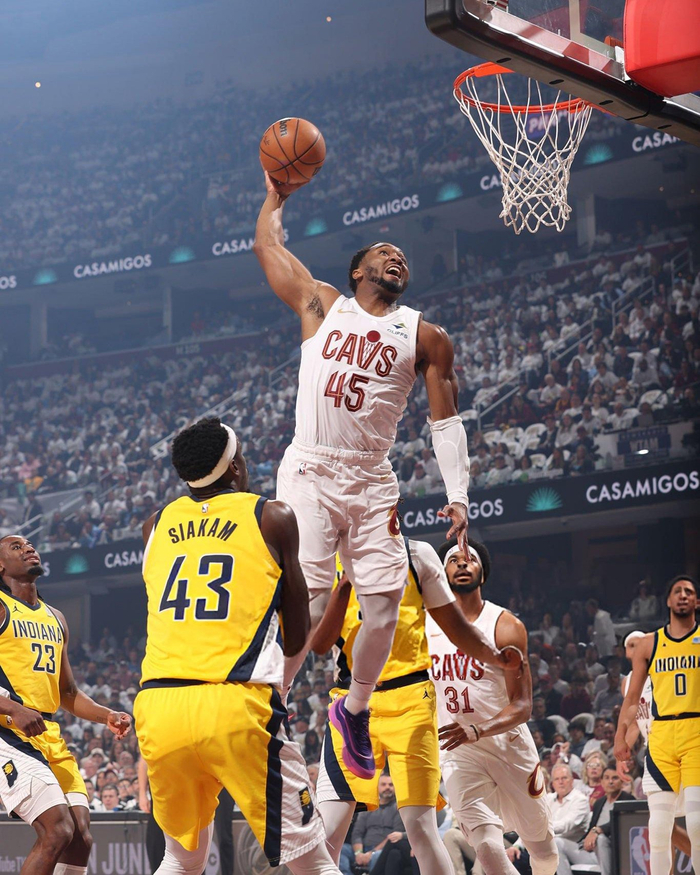 尼克斯险胜魔术，米切尔爆发神勇的简单介绍