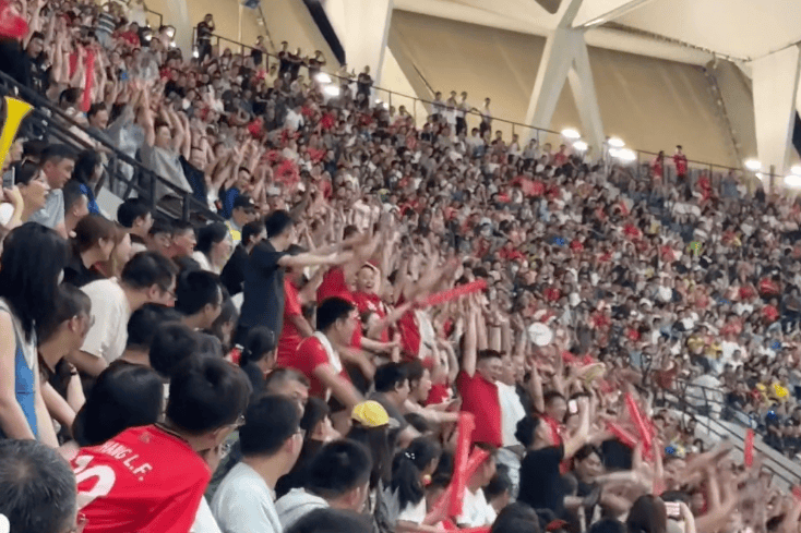 包含球迷狂欢！全国各地足球场再次陷入狂热的词条