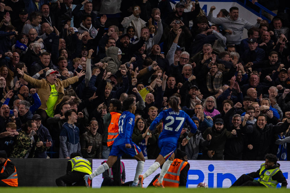 关于惊心动魄:欧洲足球赛中的紧张比拼!的信息 关于惊心动魄:欧洲足球赛中的紧张比拼!的信息