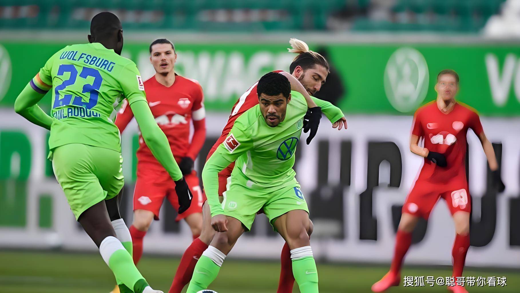 包含汉堡主帅调整阵容，希望扭转连败局面的词条