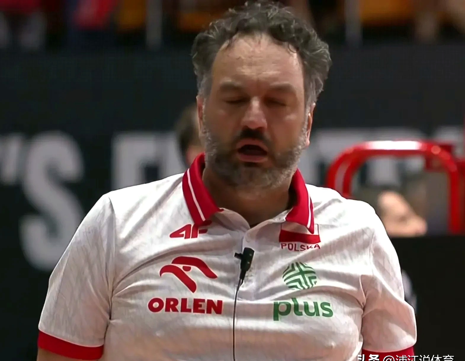 球队遭遇困境，教练组谋划应对下个对手