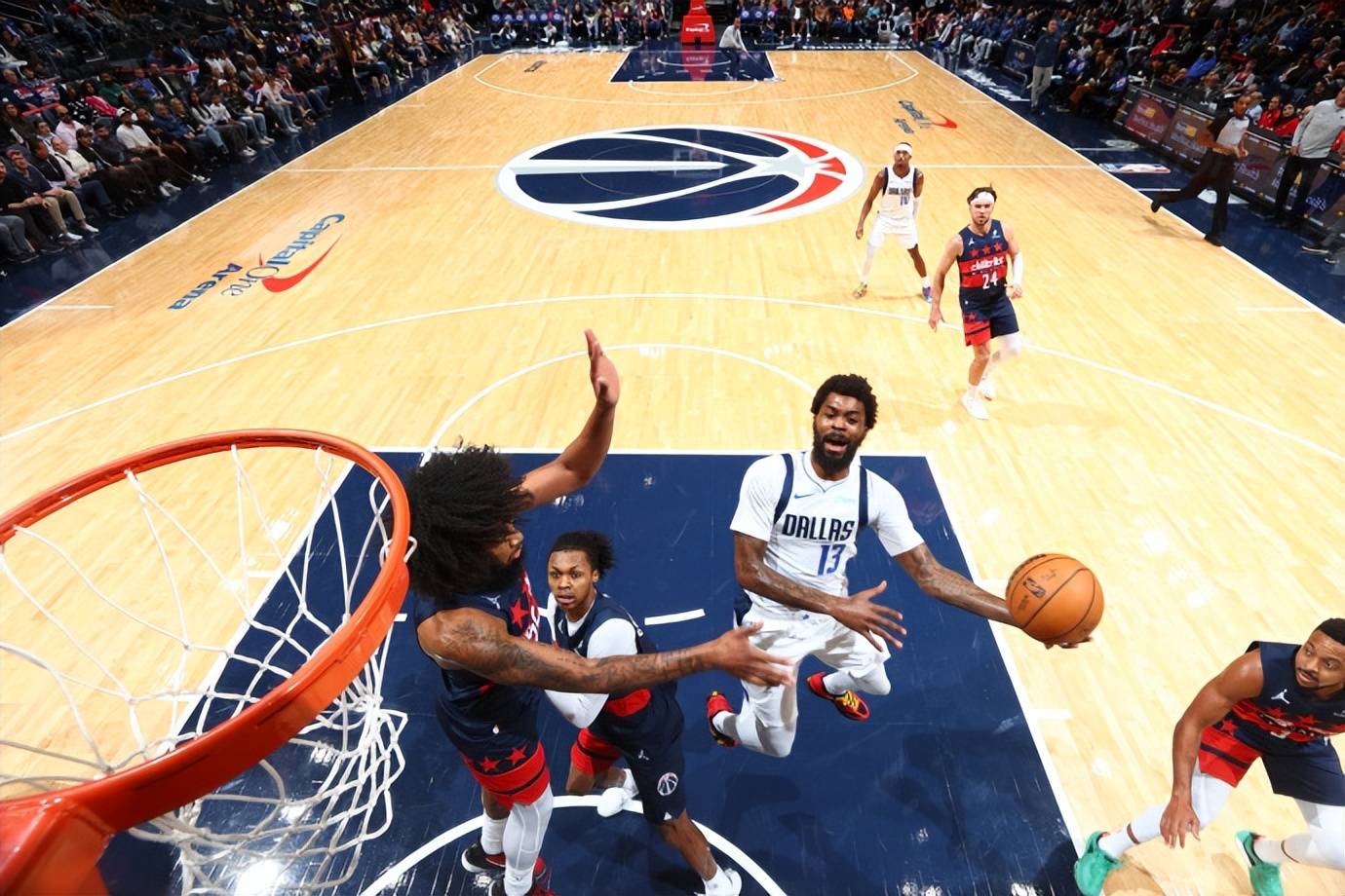 包含独行侠碾压骑士，麦科勒姆刷新纪录的词条