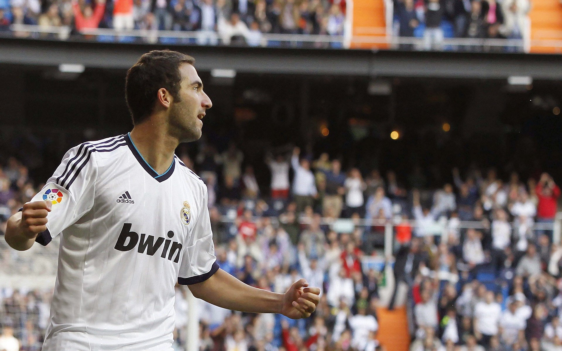 安哥拉收割瑞典？不，这是英超争冠的战术隐喻