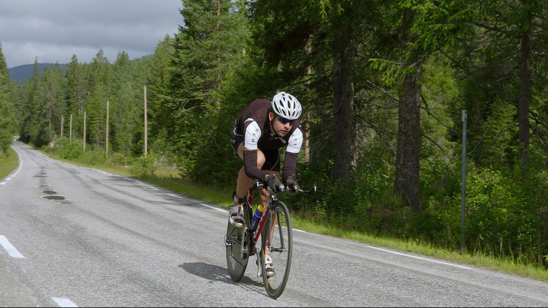赛道与港口的对决，波兰车手一波带走马赛街头