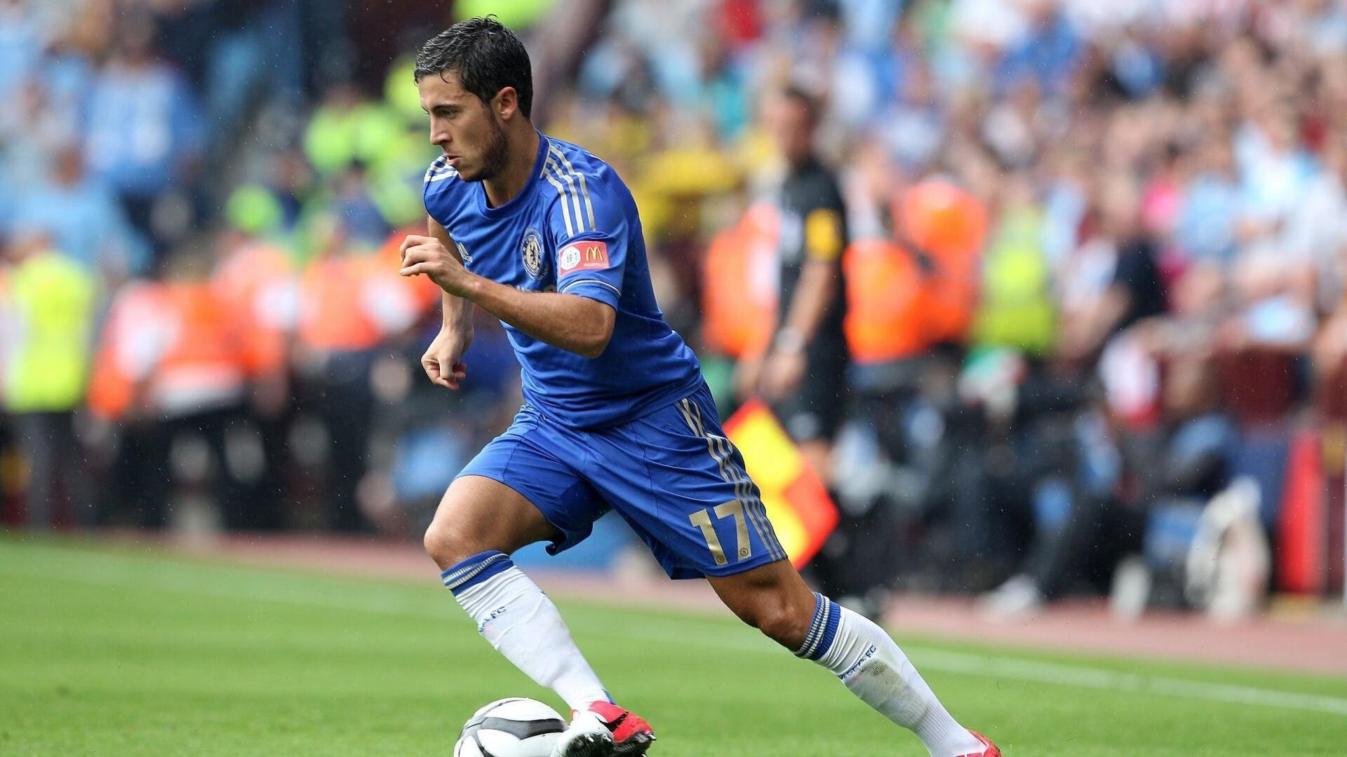 塞维利亚的险胜与德布劳内的独舞，足球之夜的双重奏